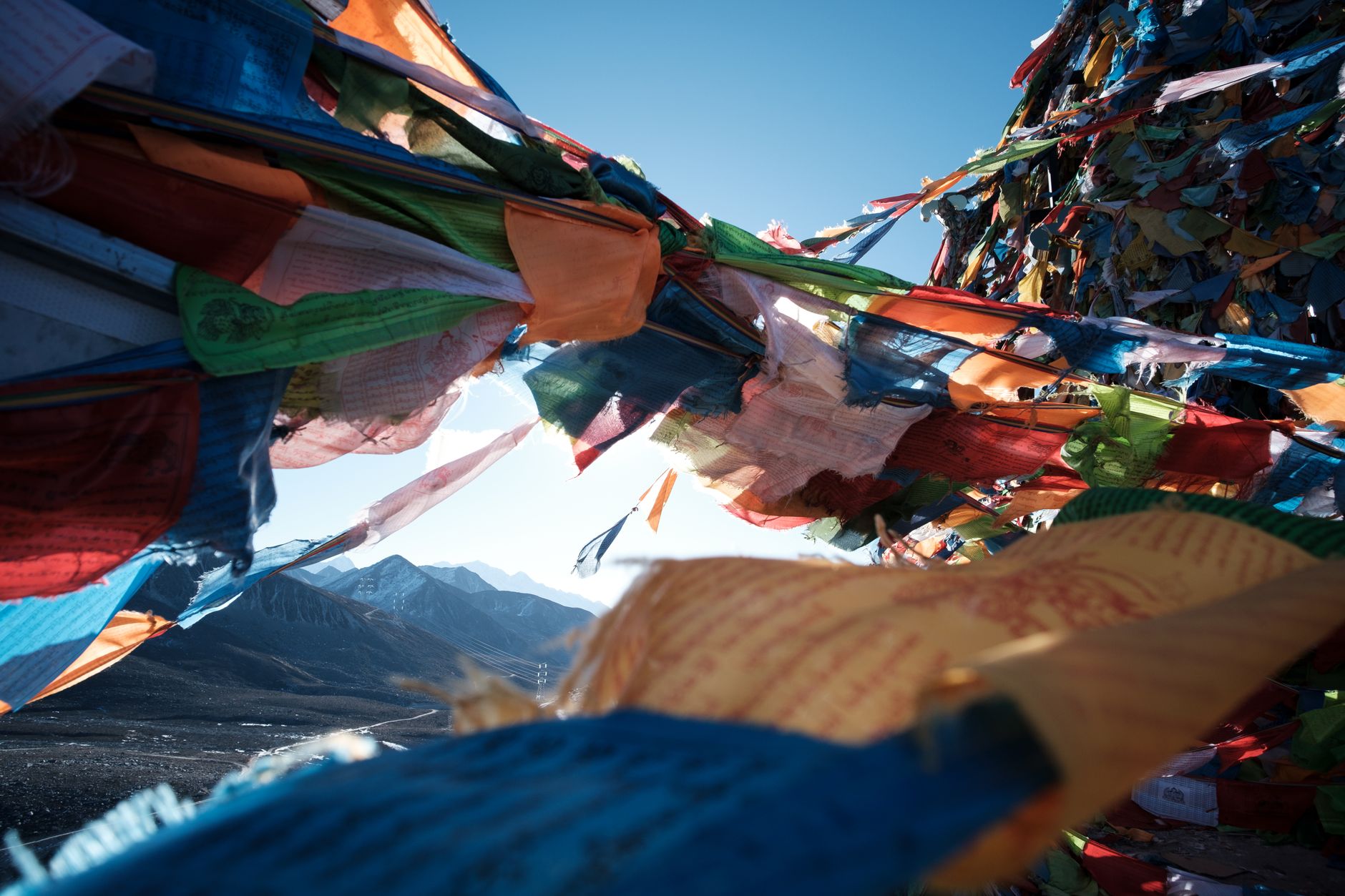 Nepal e China retomam operações de resgate após rompimento de lago ameaçar nova inundação