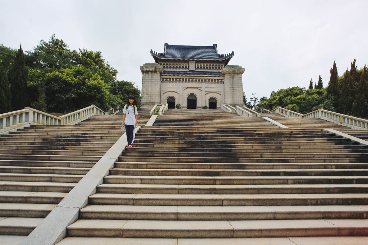Reflect at the Nanjing Massacre Memorial Hall