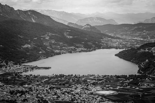 Foto profissional grátis de beira do lago, cidade, cidades