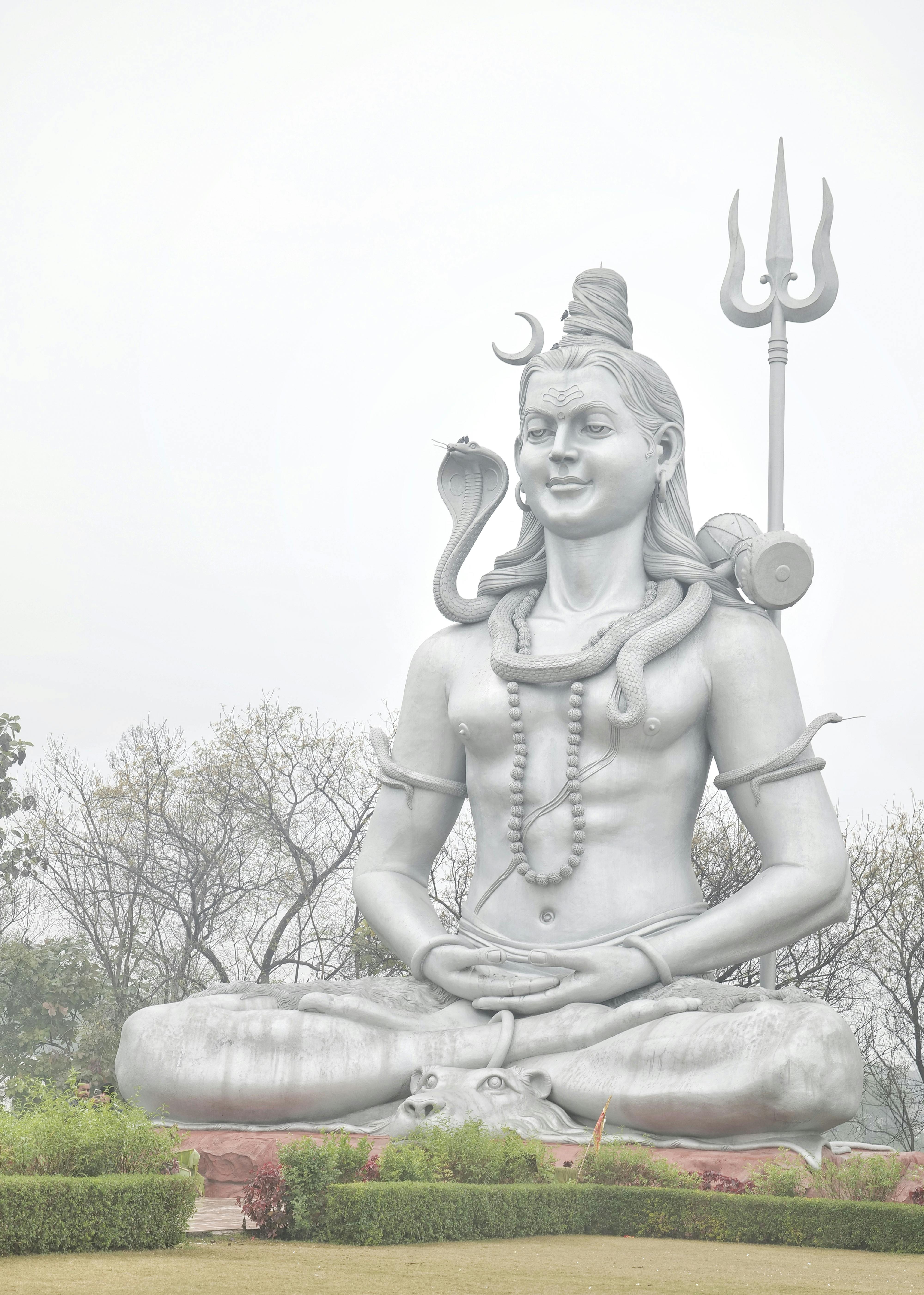 Large statue of Lord Shiva at Shri Rawatpura Sarkar Dham in Aswar, MP, India.