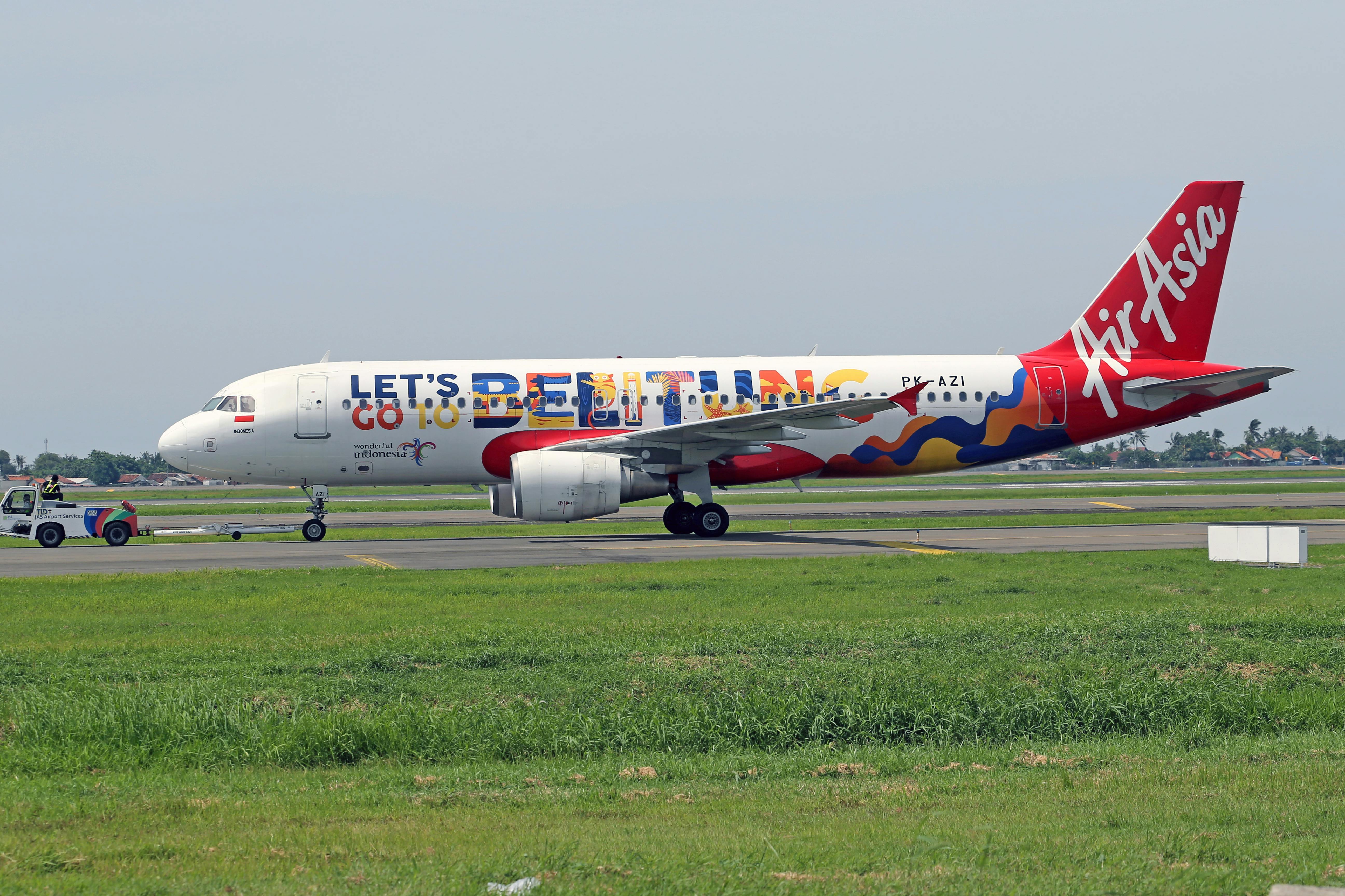 Airbus A320-214 Airliner Towed Around The Airport · Free Stock Photo