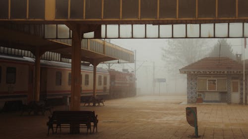 Darmowe zdjęcie z galerii z ławka, marzycielski, mgła