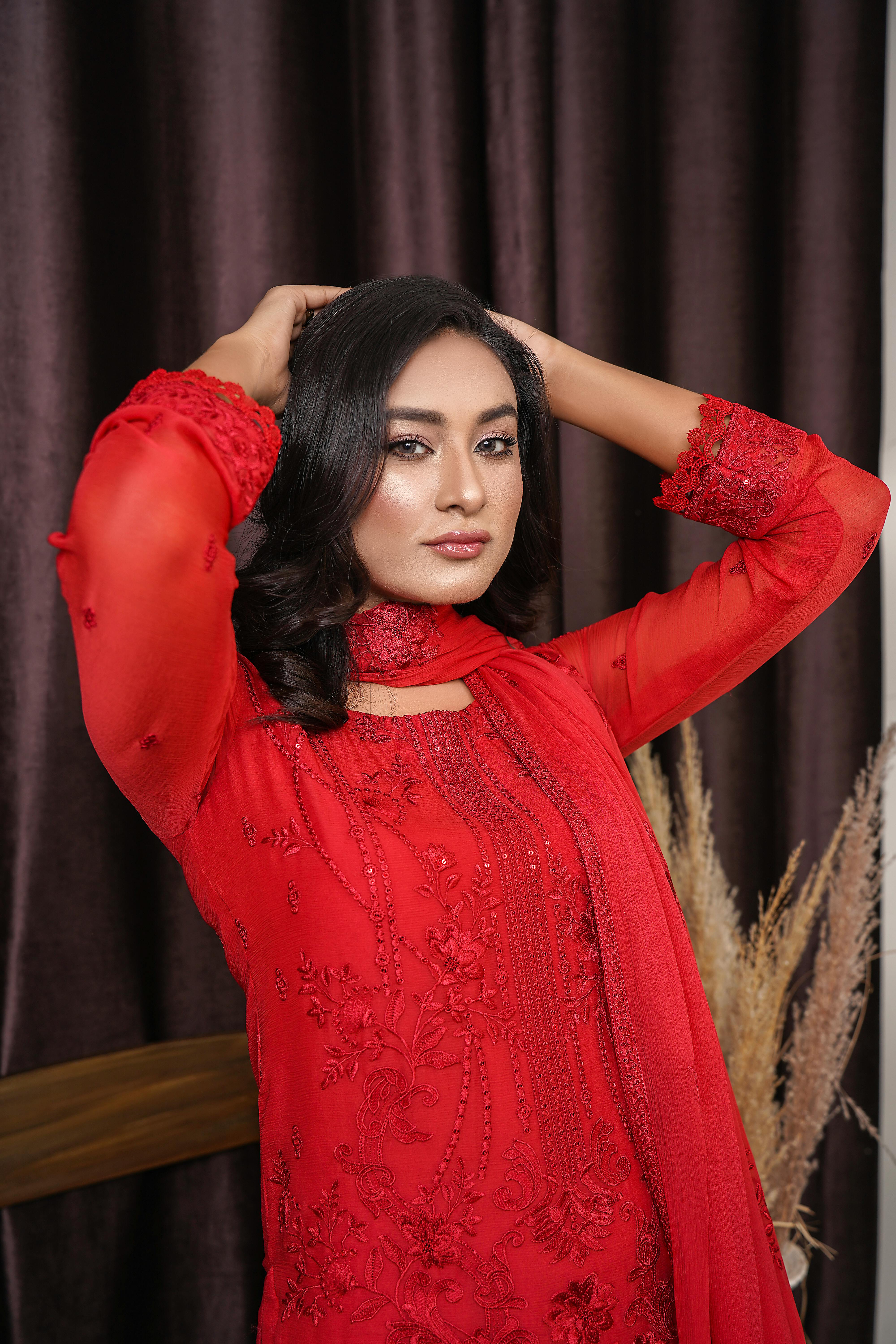 Pakistani actress eid looks 2022|Sarah Khan Eid Dress Design - YouTube