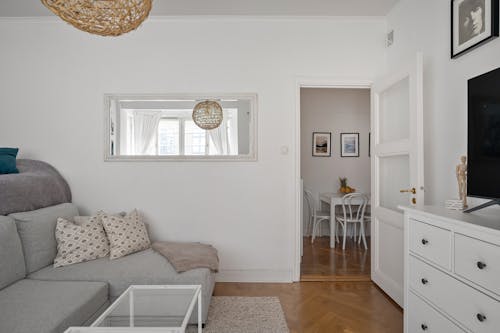Immagine gratuita di appartamenti, appartamento, divano grigio