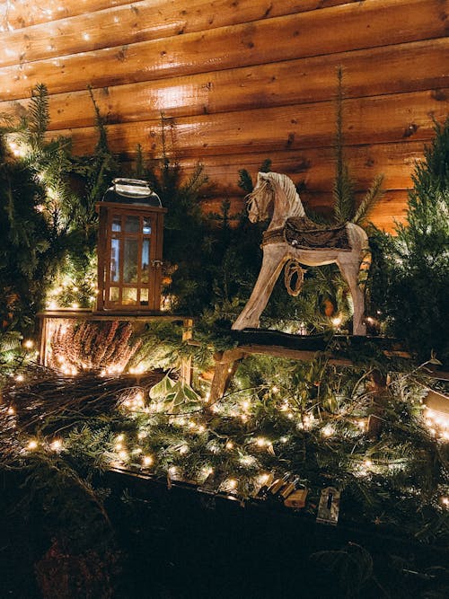 Foto profissional grátis de advento, cavalo de pau, decorações