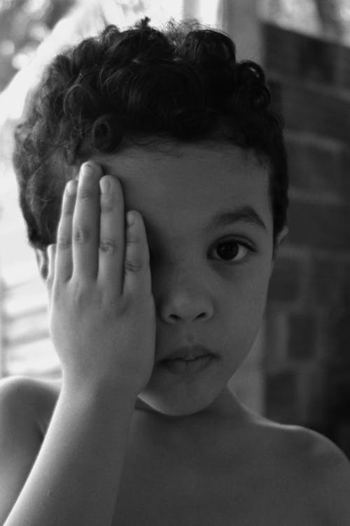 Základová fotografie zdarma na téma brunetka, černobílý, dítě