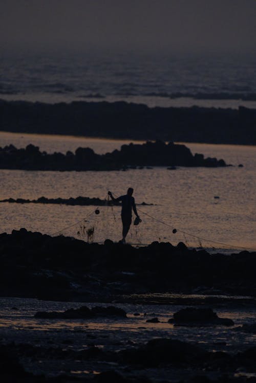 Darmowe zdjęcie z galerii z plaża, rybak, sieci rybackie