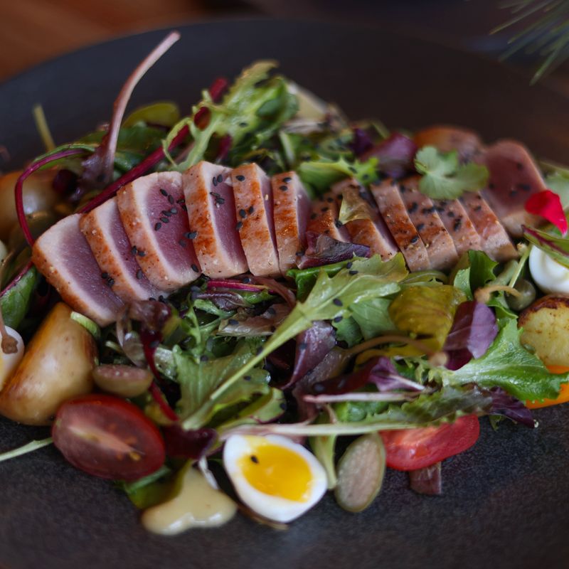 Salade Niçoise with Tuna, Green Beans and Egg