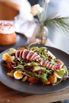 Saumon au Four avec Sauce au Citron et à l'Aneth