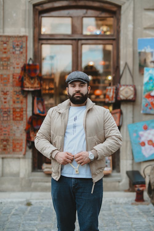 Fotobanka s bezplatnými fotkami na tému brada, brečtanový uzáver, bunda