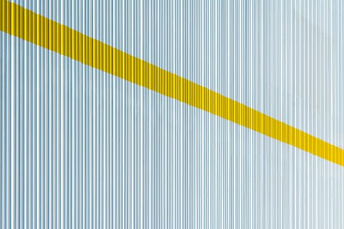 Бесплатное стоковое фото с диагональный, желтая линия, металлик