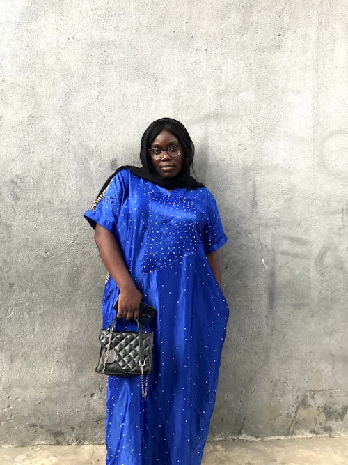 Kostnadsfri bild av blå klänning, Framställ, handväska