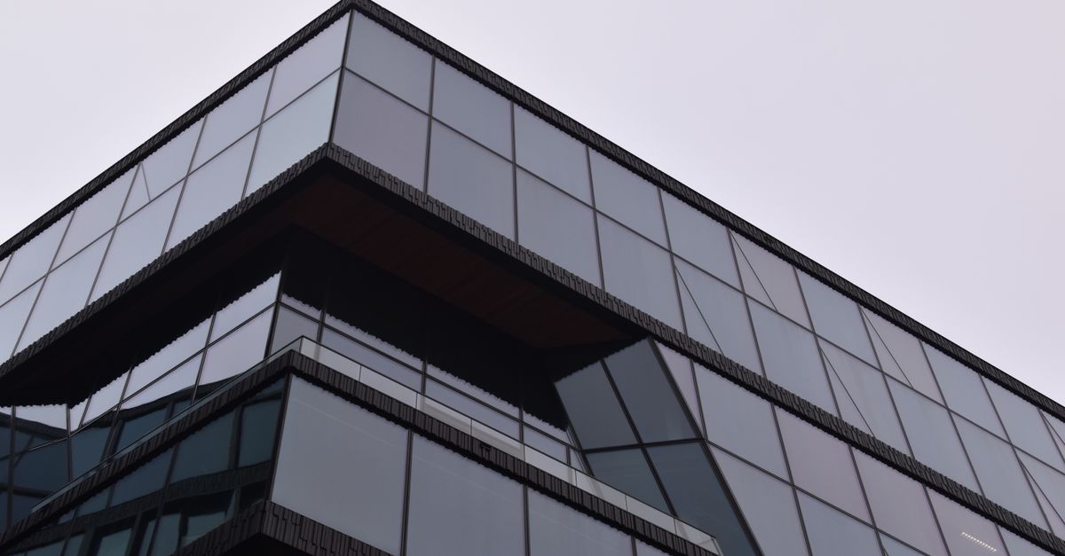 Architecting AI Features: Building Scalable & Resilient Systems