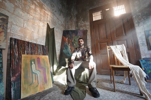 남자, 아티스트, 앉아 있는의 무료 스톡 사진