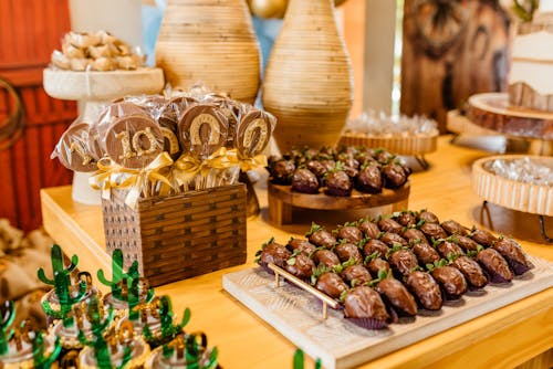 Fotos de stock gratuitas de bocadillos de chocolate, bocadillos decorativos, buffet dulce