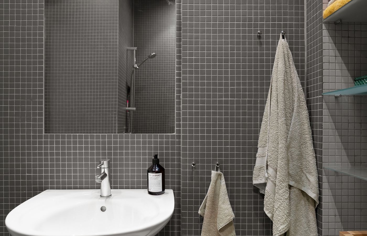 Representative catalog photo for Undermount Vitreous-China Bathroom Sink. Undermount Vitreous-China Bathroom Sink shown in a representative technical-product card photo