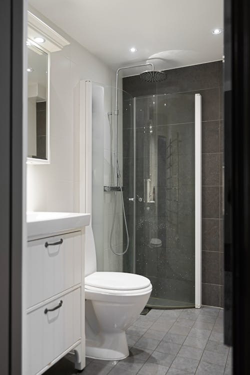 Kostenloses Stock Foto zu apartments, badezimmer, dusche