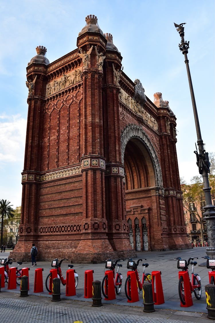 Triumph Arch On A Square In Barcelona 