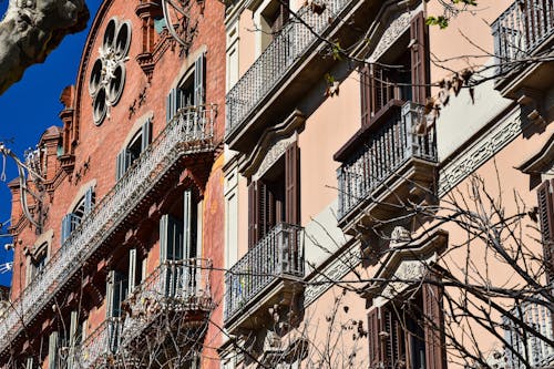 Gratis arkivbilde med balkonger, barcelona, blå himmel