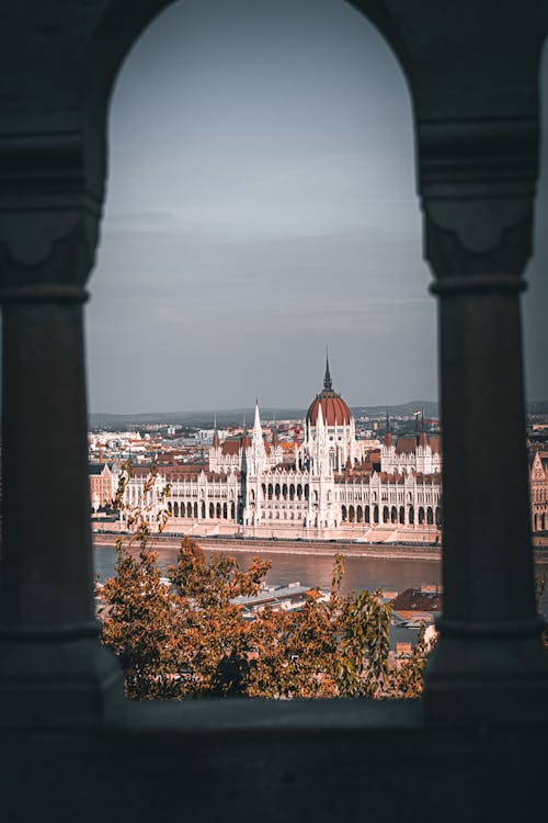 River and Orszaghaz behind Columns