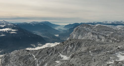 Foto profissional grátis de estéril, inverno, montanhas