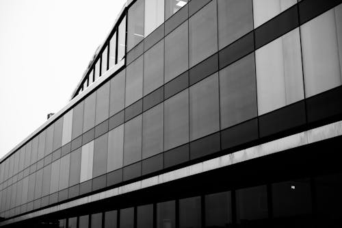 Darmowe zdjęcie z galerii z budynek, czarno-biały, miasta