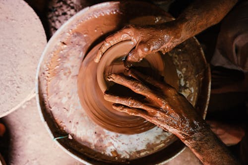 Foto profissional grátis de argila, artesão, fazendo