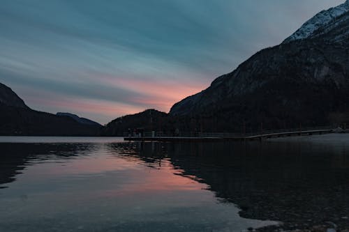 Foto profissional grátis de cais, cenário, colinas