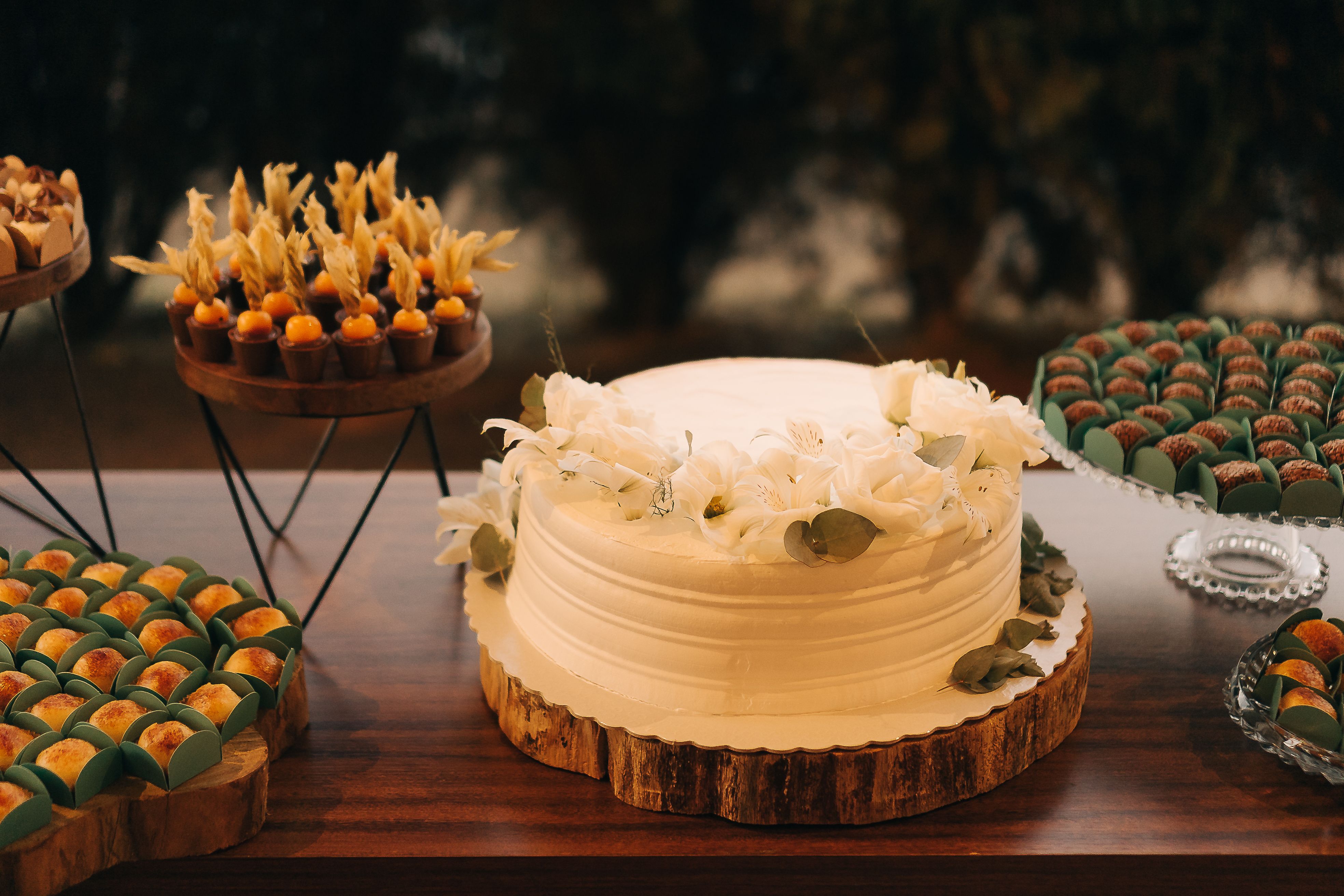 Beautiful Floral Design Cake