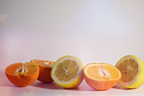 Cinque Limoni Gialli A Fette