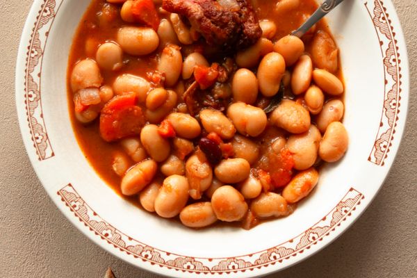Bean stew served with hearty bread