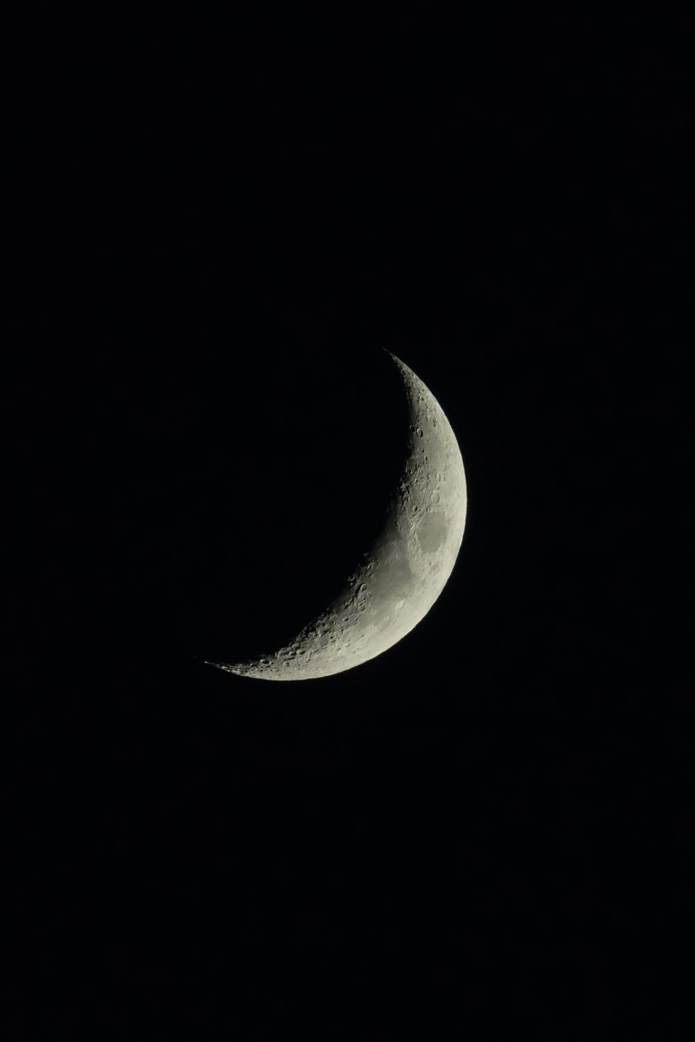 Vista Da Lua Crescente Contra O Céu Noturno · Foto profissional gratuita