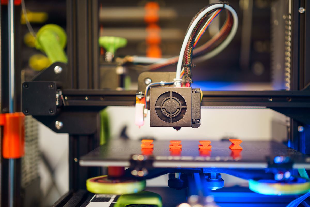 Multiple identical 3D printed plastic parts produced in a batch run