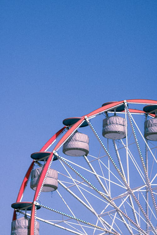 Ferris Wheel under Clear Sky