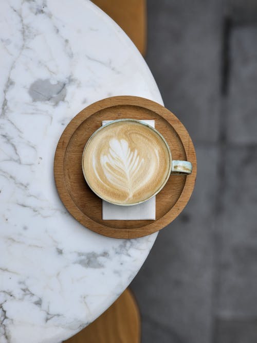 Gratis stockfoto met bovenaanzicht, cappuccino, dienblad