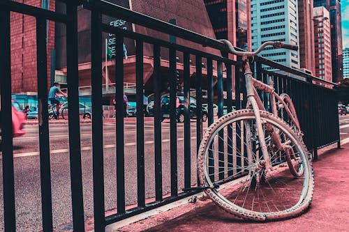 Nahaufnahmefoto Des Geparkten Verlassenen Fahrrads
