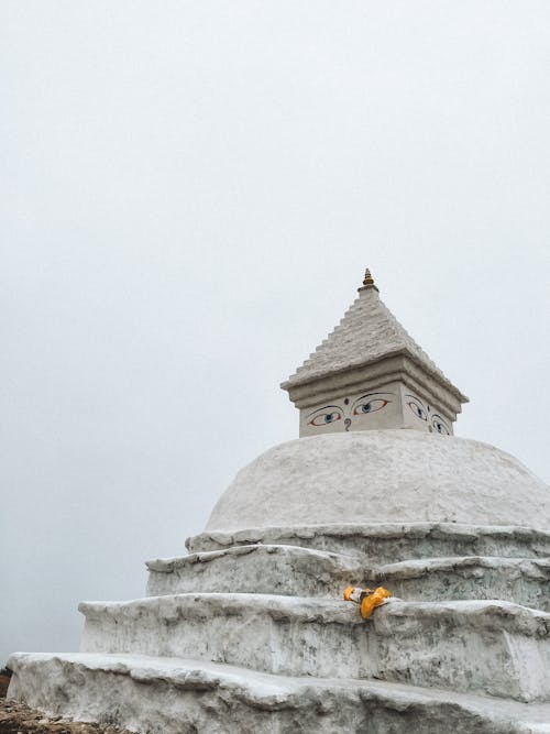 beyaz stupa, bina, Budist içeren Ücretsiz stok fotoğraf