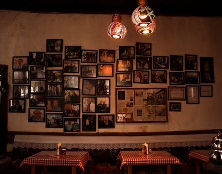 Misafirlerini ağırlayan şık ve modern detaylara sahip ızgara restoranı