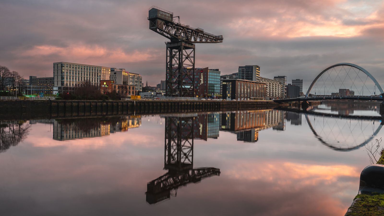 Hen party cocktail masterclass in Glasgow