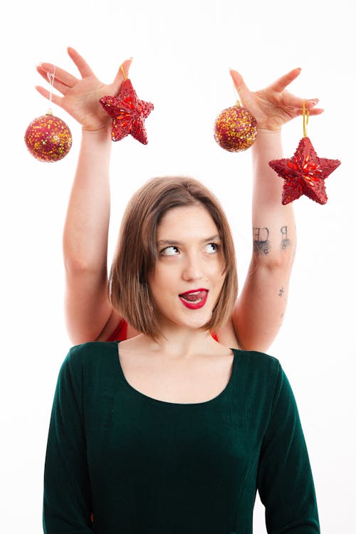 Fotos de stock gratuitas de bolas de navidad, cabello corto, estrellas