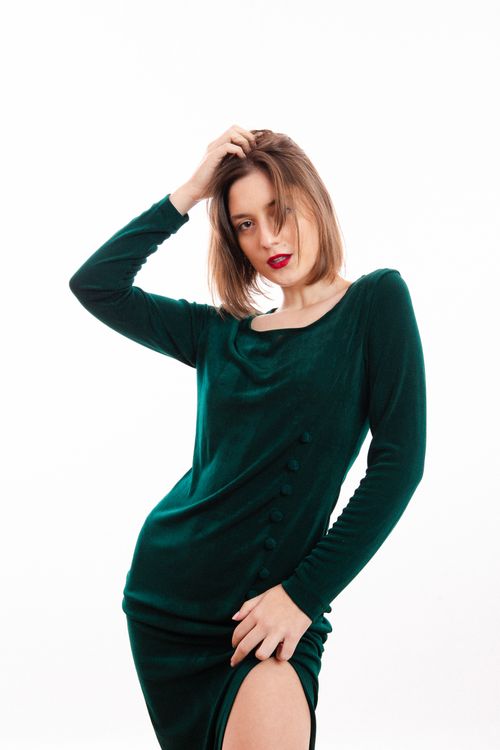 dark green dress with red lipstick deep red lipstick green eyes flowing green dress commanding look Prompts