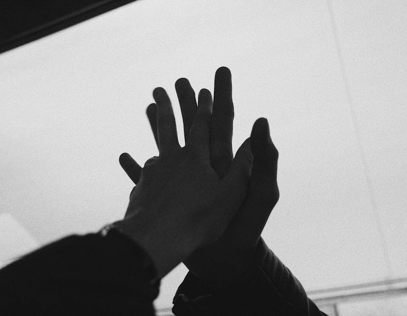 The Benefits Of Gratitude In Relationships. 15 Couple-Writing-In-Journal-Together