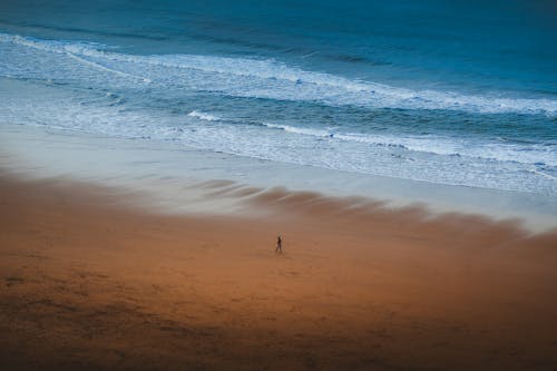 Vrouw Bij Het Strand