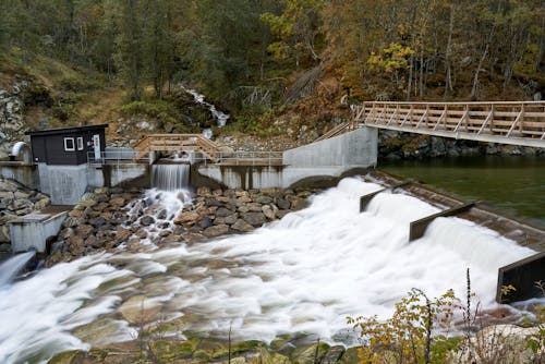 Mork hydropower plant in Erdal, Vestland, harnesses a 226-meter drop in Erdalselva, generating 9.9 MW from a pelton turbine. Owned by Hafslund Eco Vannkraft AS, operational since June 23, ...