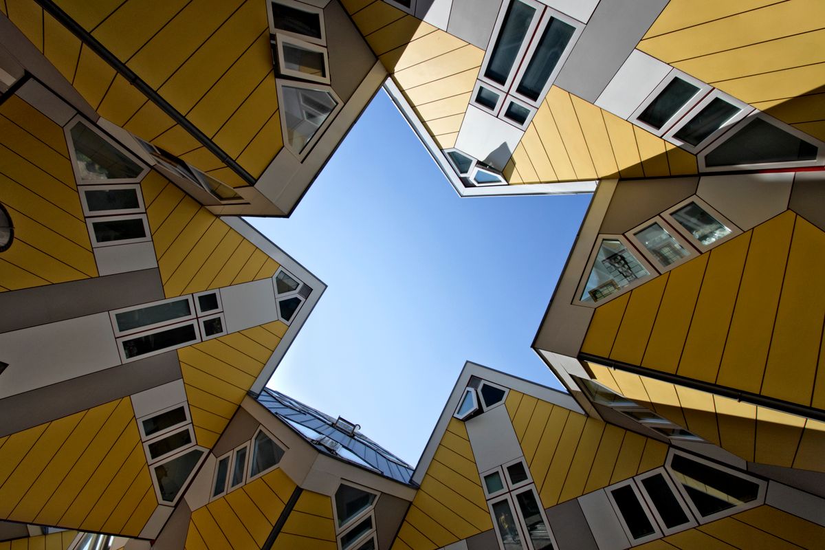 Casele cubice ale lui Piet Blom, fotografiate de dedesubt