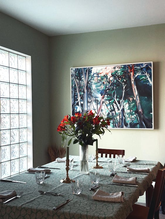 Elegant Table Setting in a Dining Room 