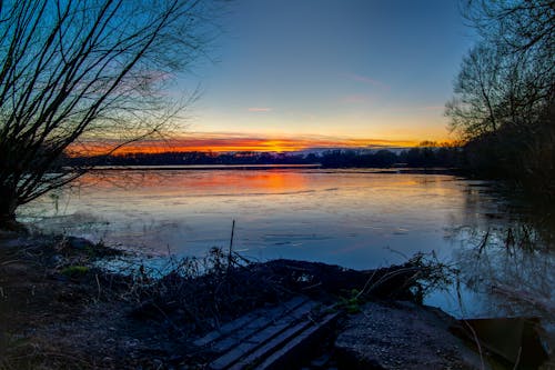 Fotobanka s bezplatnými fotkami na tému jazero, krásny západ slnka, modrá voda