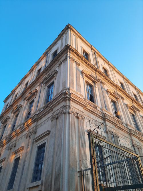 Free Elegant historic structure under bright sunlight in Istanbul, showcasing intricate architecture. Stock Photo