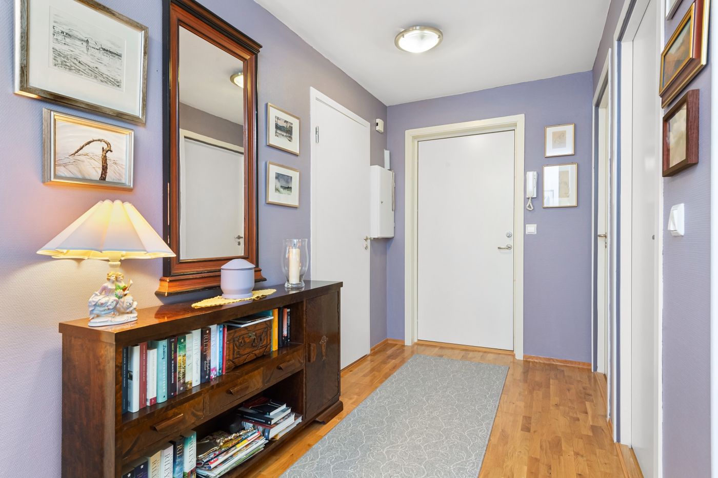 Modern entrance cabinet with warm hallway cabinet styling