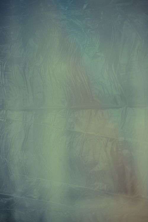 Free Blurred and textured frosted glass with soft color tones, creating an abstract and dreamy effect. Stock Photo